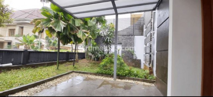 Rumah disewakan di Pondok Indah Jakarta Selatan
